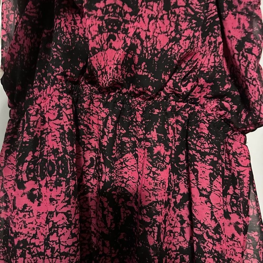 Eyeshadow pink/black adjustable strap flowy v-neck dress - Picture 8 of 8